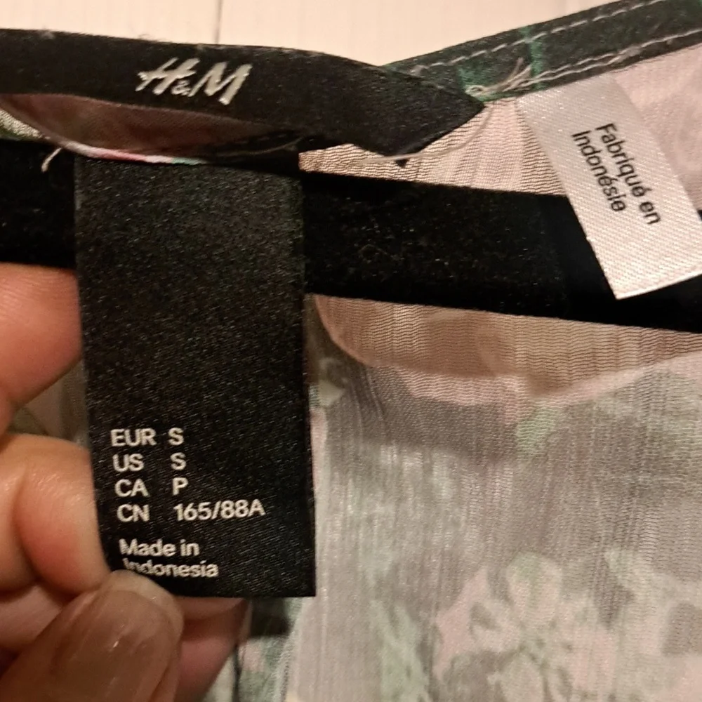 H&M Floral Kimono Sleeve Blouse - Pink, Green, Yellow With Style Belt Cover Up - Picture 2 of 4